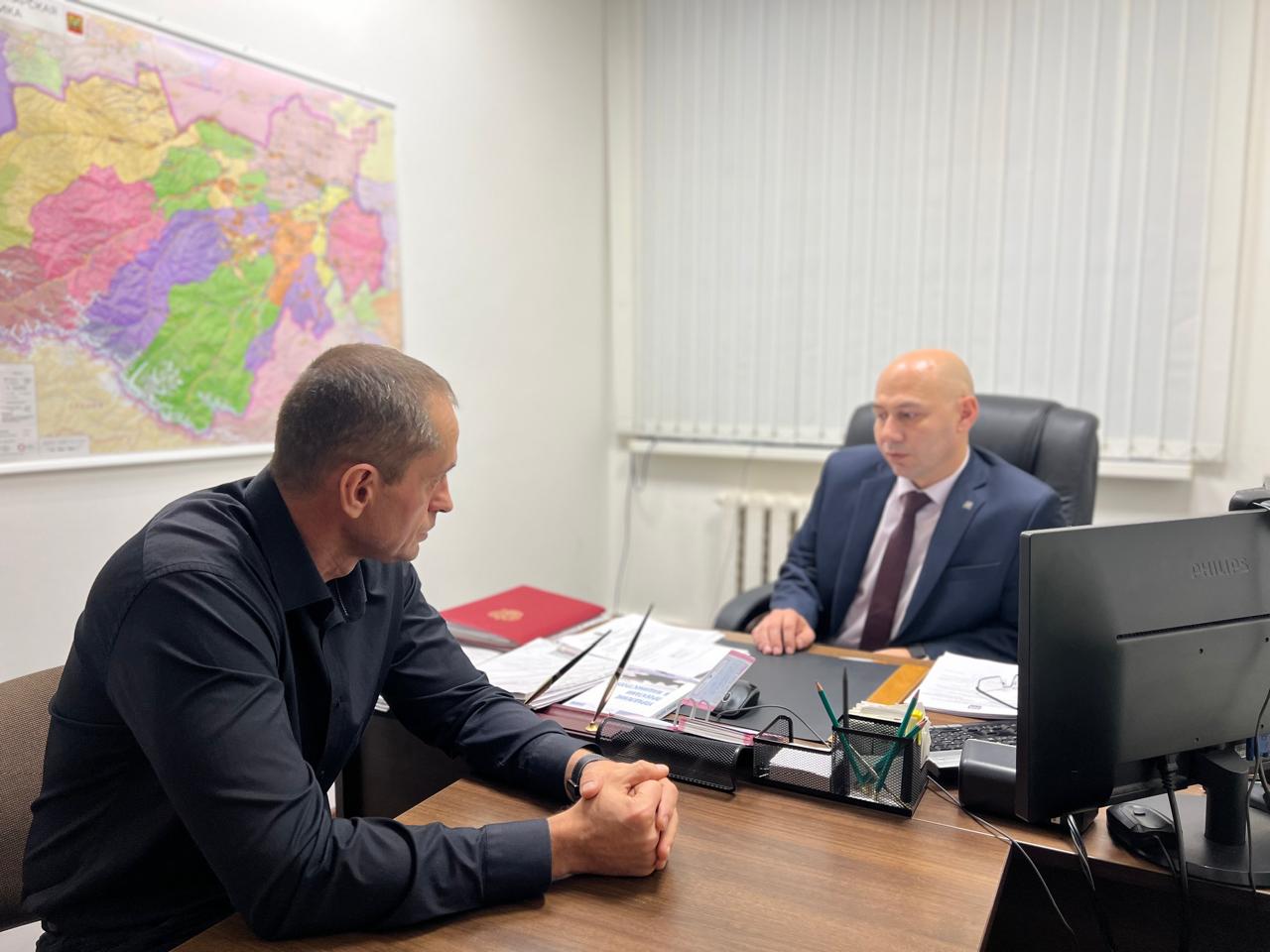 Участник программы «Герои Кабардино-Балкарской Республики», посетил Министерство промышленности, энергетики и торговли республики.