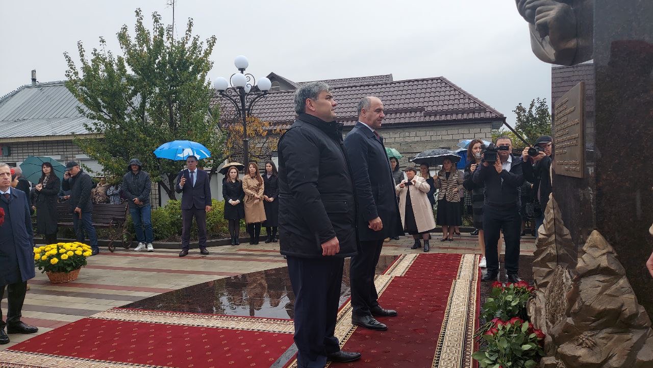 В Баксане открыли памятник Валерию Кокову