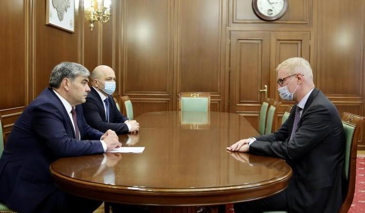 Глава КБР Казбек Коков провел рабочую встречу с генеральным директором Эльбрусского горнорудного комбината Игорем Ушаковым